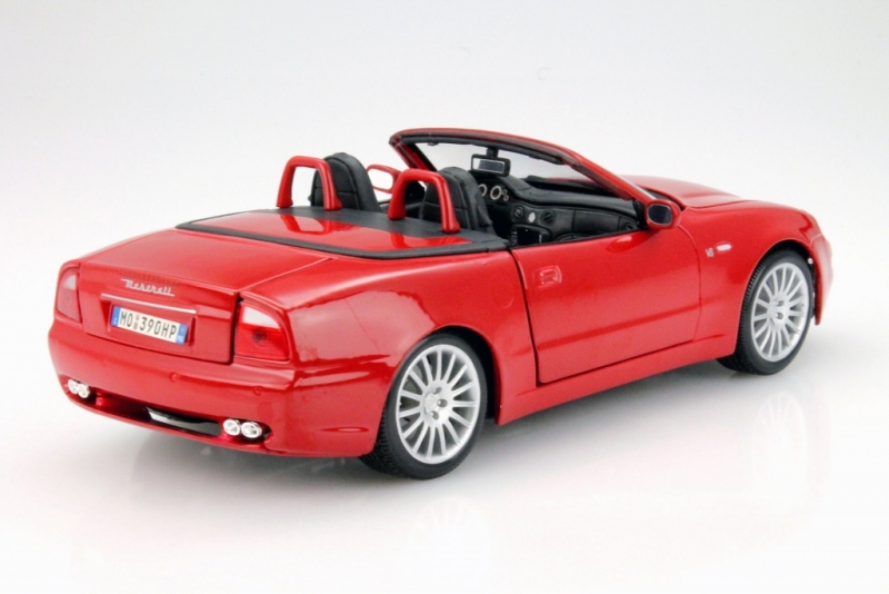 Модель машины Maserati GT Spyder, 1:18
